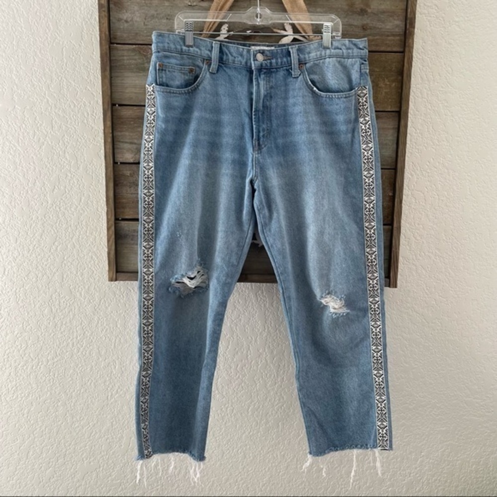 Lucky Brand relaxed taper distressed cropped denim jeans 32 14‎